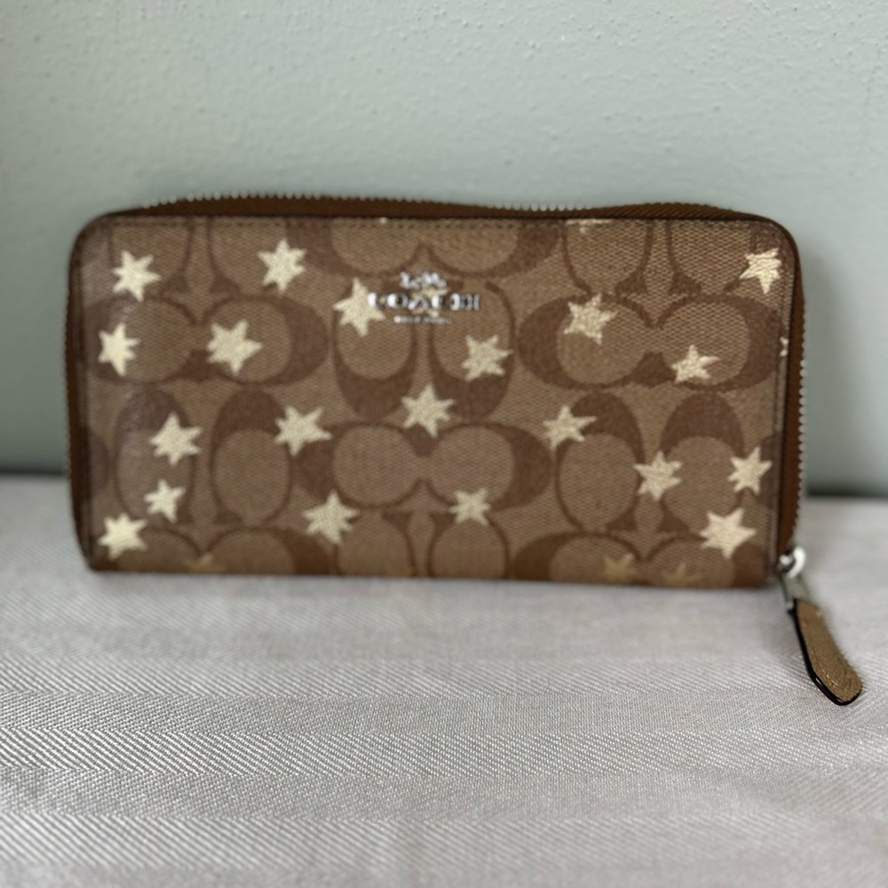 Coach Accordion Zip Wallet in Signature Canvas with a Pop Star Print